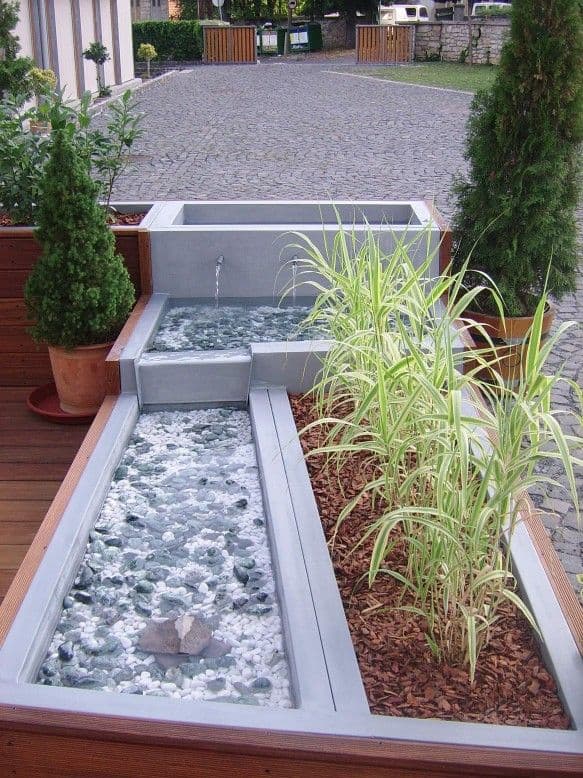 Gizella Hotel virágládák és szökőkút - Veszprém - 3. kép