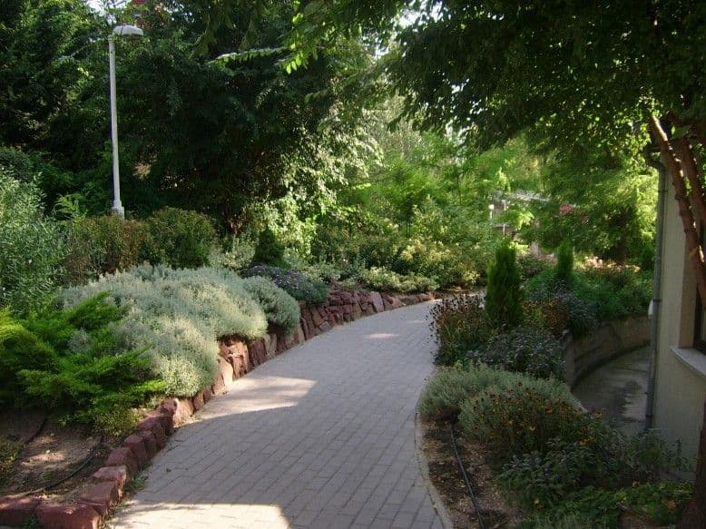 Ramada Hotel parkgondozás - Balatonalmádi - 2. kép