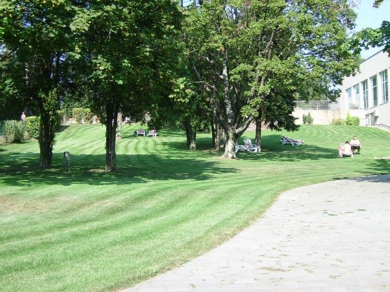 Ramada Hotel parkgondozás - Balatonalmádi - 7. kép