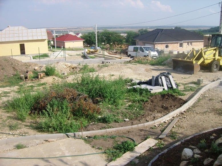 Családi ház kertépítés Pétfürdőn - 4. kép