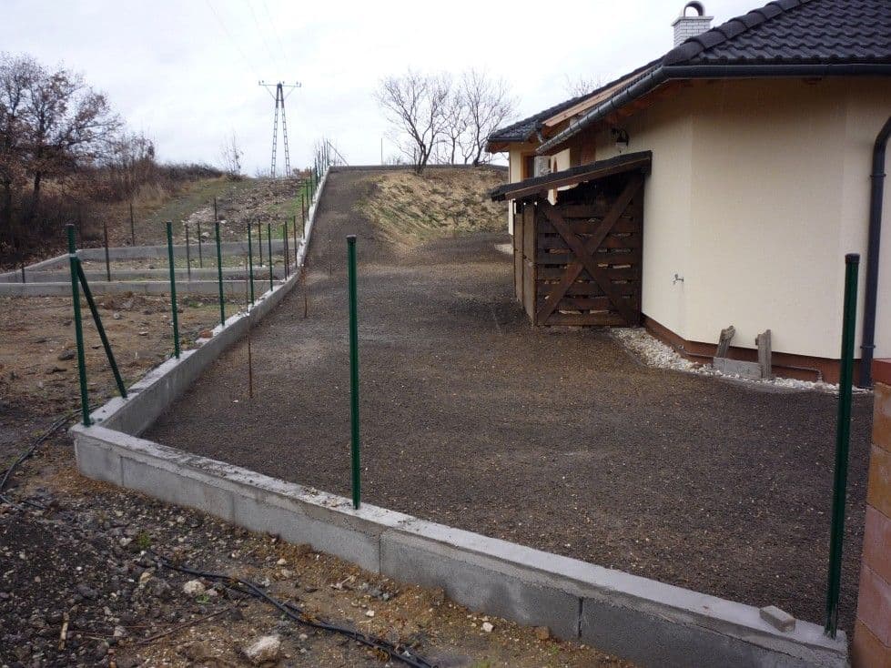 Családi ház kertépítés Pétfürdőn - 6. kép