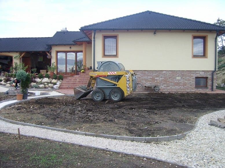 Családi ház kertépítés Pétfürdőn - 7. kép