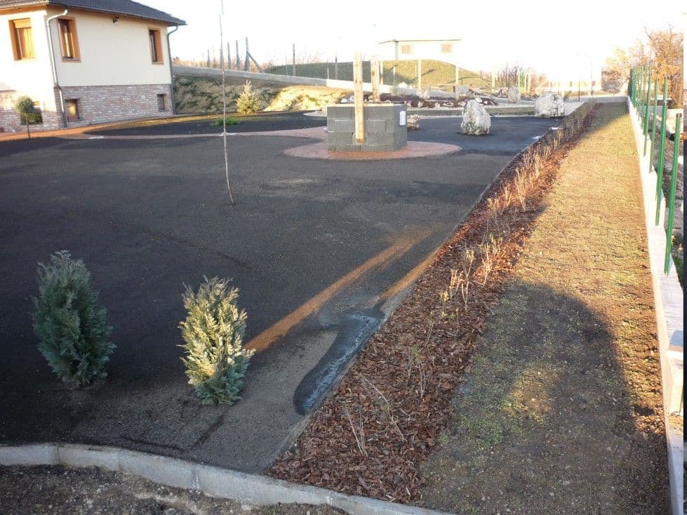 Családi ház kertépítés Pétfürdőn - 12. kép